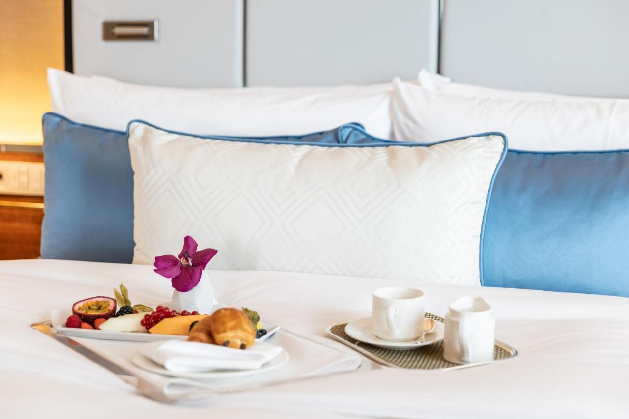 Hotel The Ritz-carlton, 5*