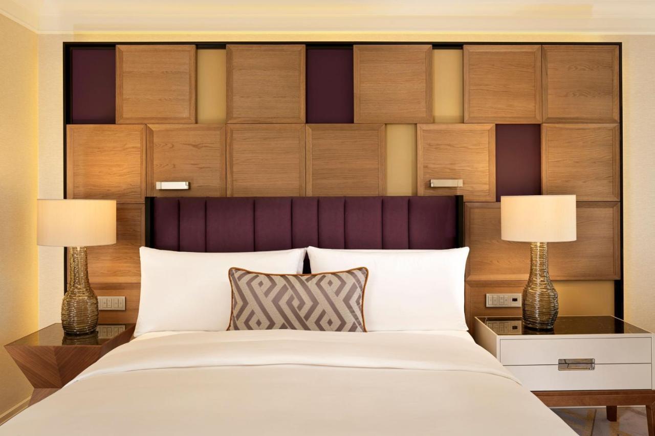 The Ritz-carlton, Hotel