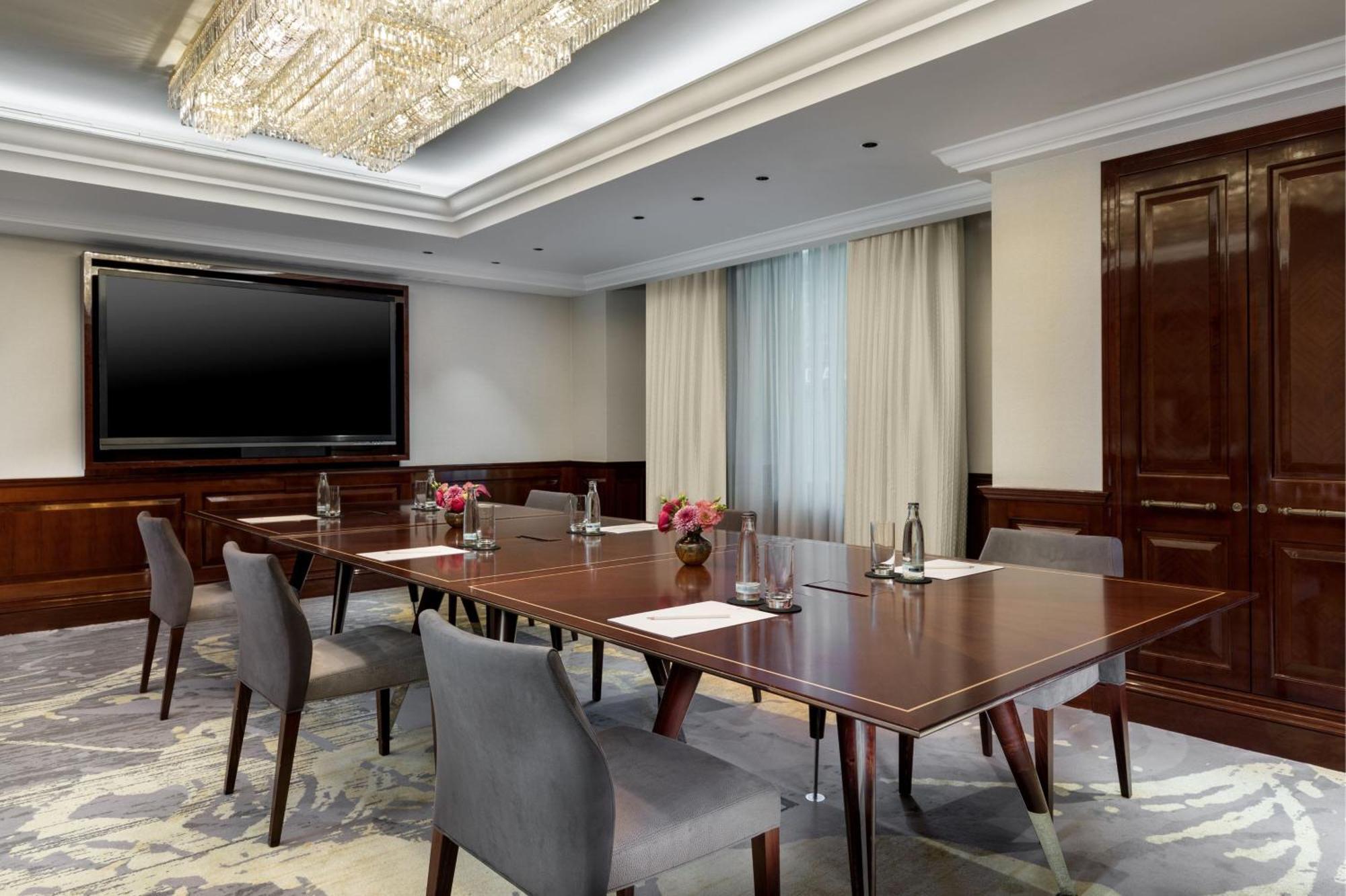 Hotel The Ritz-carlton, 5*