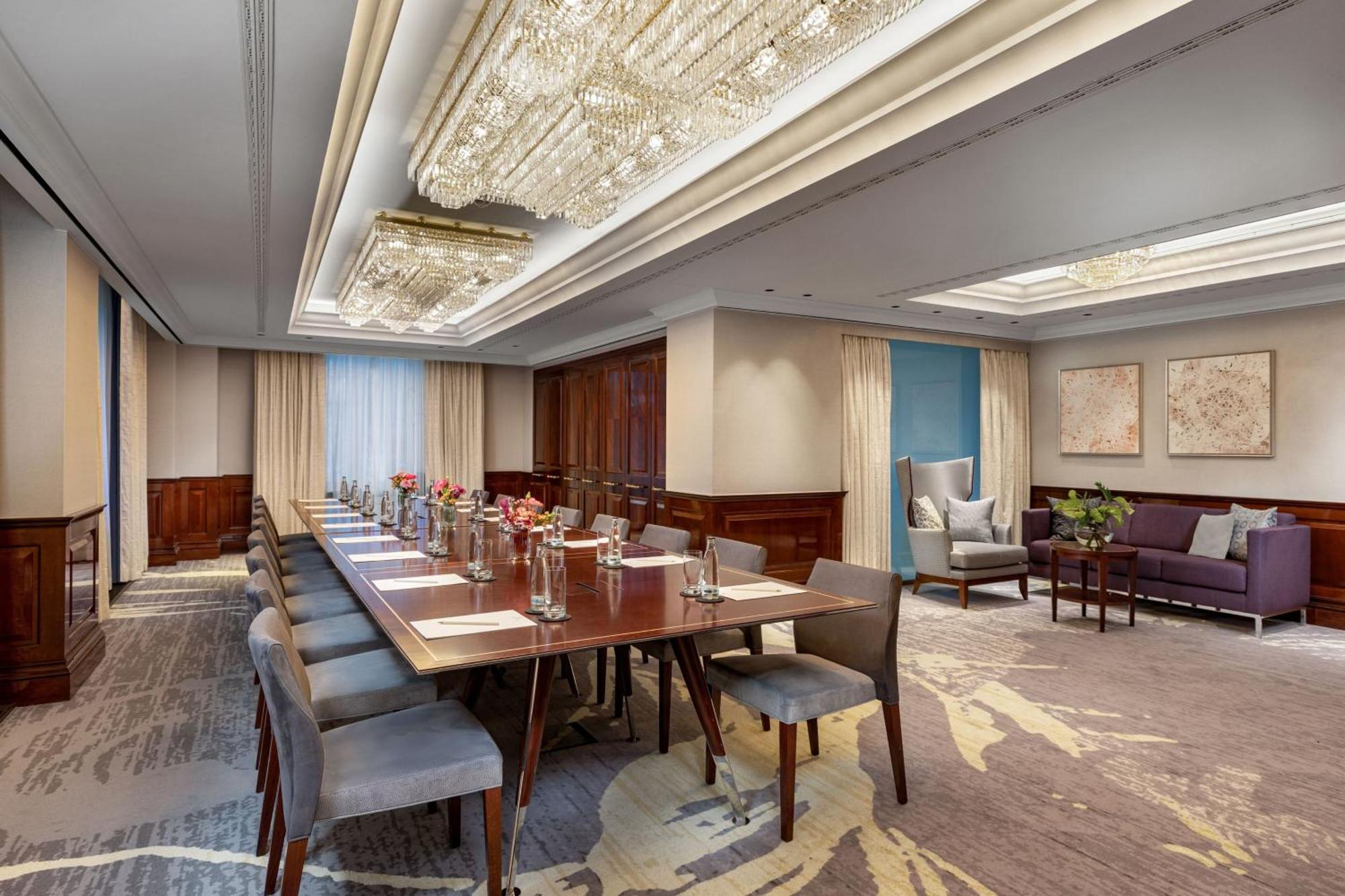 Hotel The Ritz-carlton, 5*