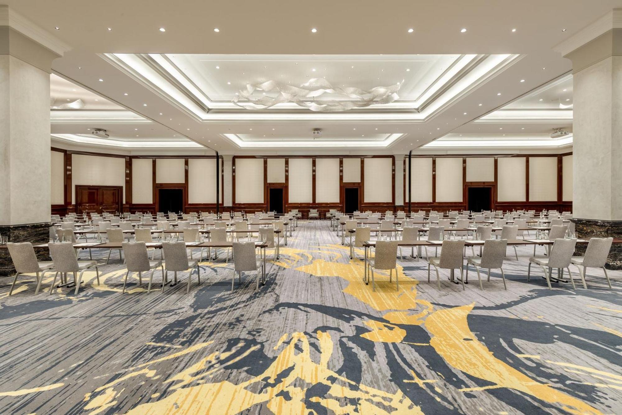 The Ritz-carlton,
